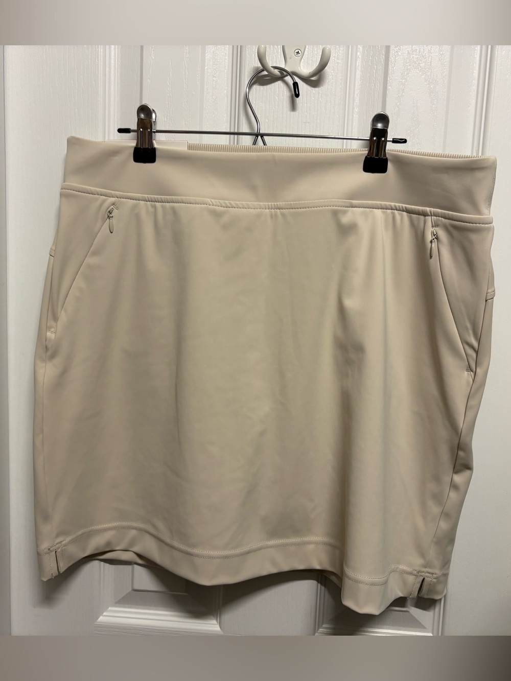 NWT 32 Degrees COOL Cream Gray Performance Skort Size M Stretch Zipper Pockets